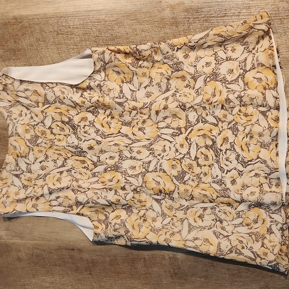 Banana Republic- Floral Sleeveless Blouse - Yellow and Brown. Size 12 - Picture 6 of 6